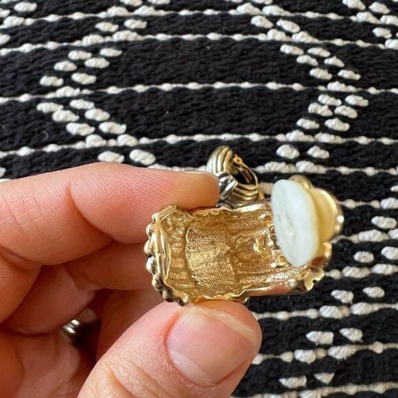 Vtg 80s clip on statement earrings two‎ tone costume fashion huggie half moon - Picture 7 of 7